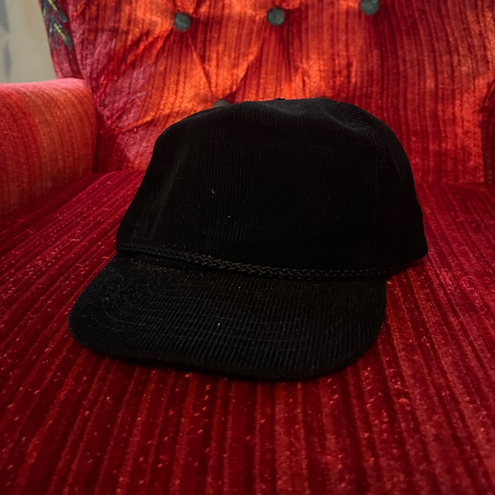Plain black trucker hat w/ rope